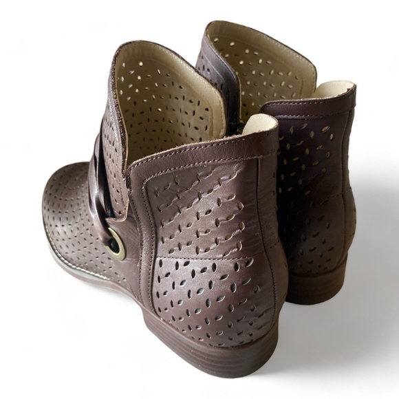 SPENCO Western Perforated Leather Ankle Booties Pricilla 9D, Bro… Gorpcore - Picture 3 of 11